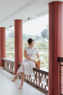 <p>HOUSE OF HEIRLOOMS</p>