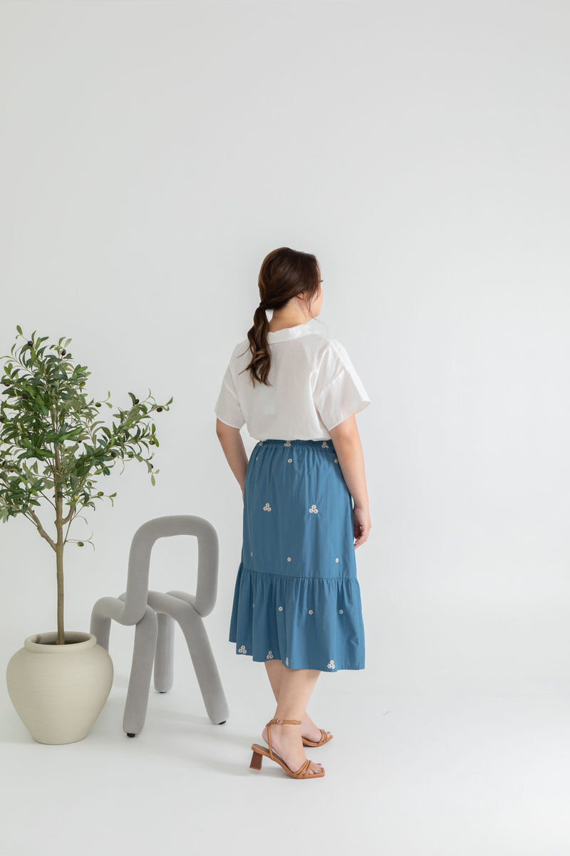Embroidery Elastic-back Midi Skirt (Blue Daisy)