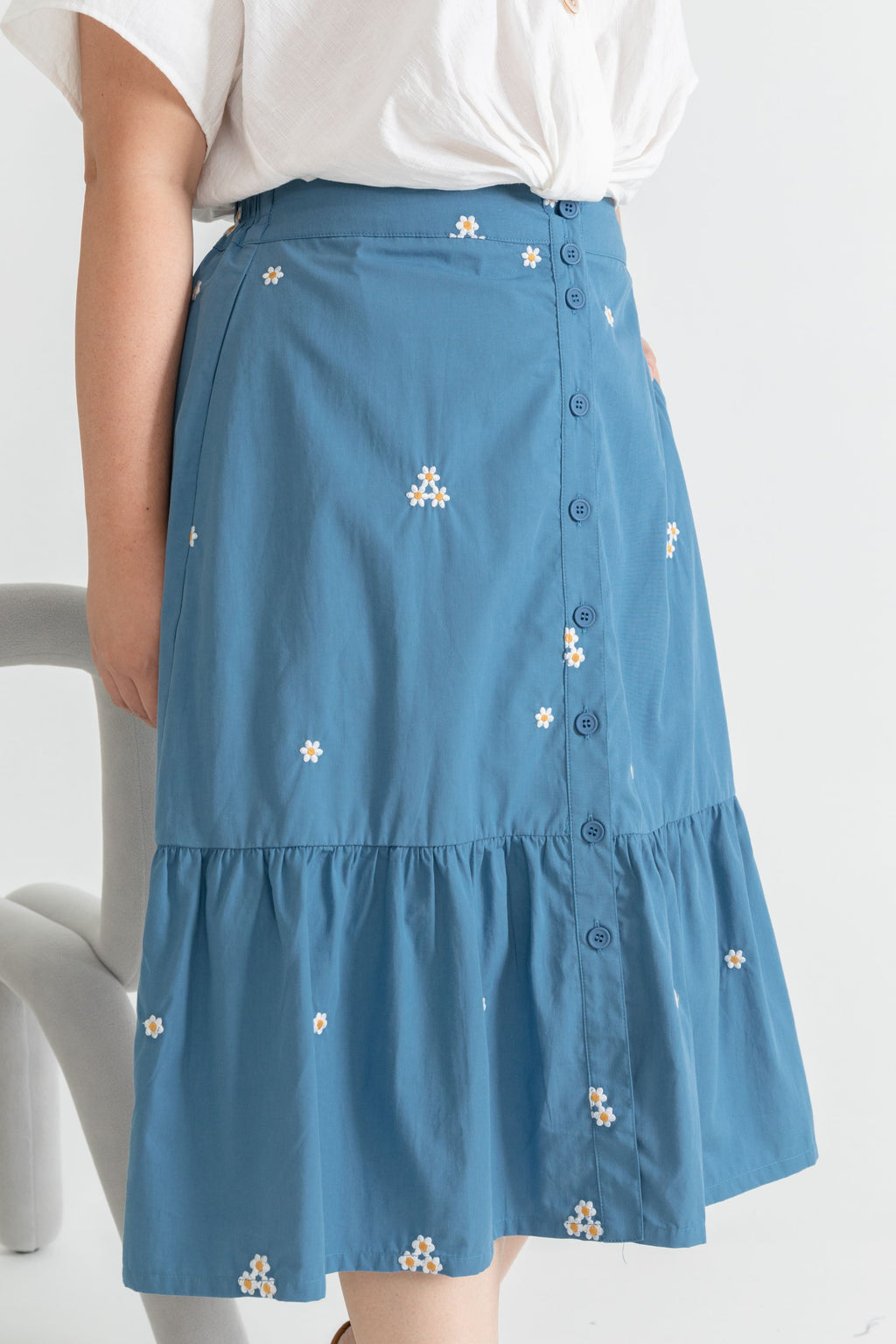 Embroidery Elastic-back Midi Skirt (Blue Daisy)