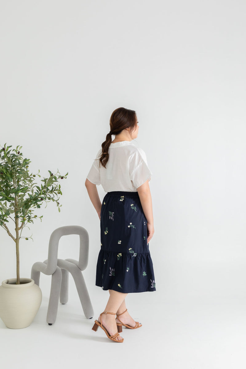 Embroidery Elastic-back Midi Skirt (Navy Wild Florals)