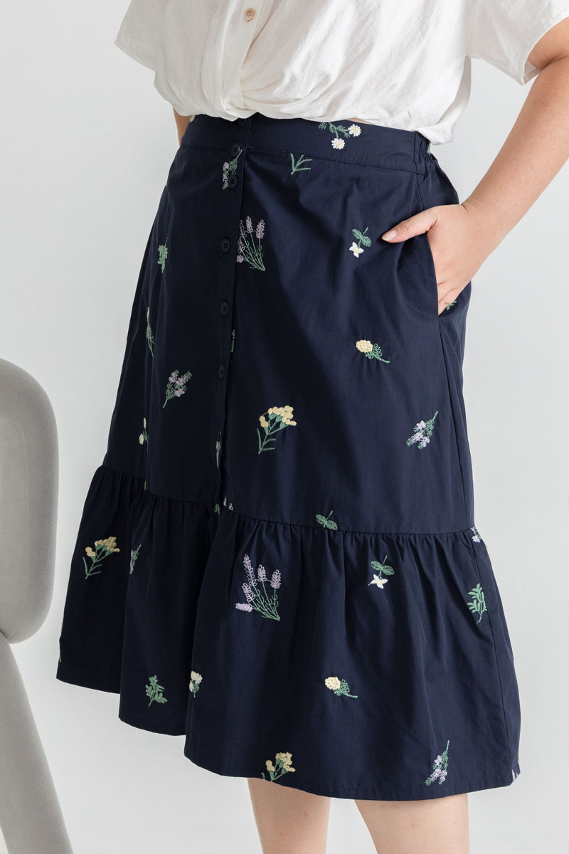 Embroidery Elastic-back Midi Skirt (Navy Wild Florals)
