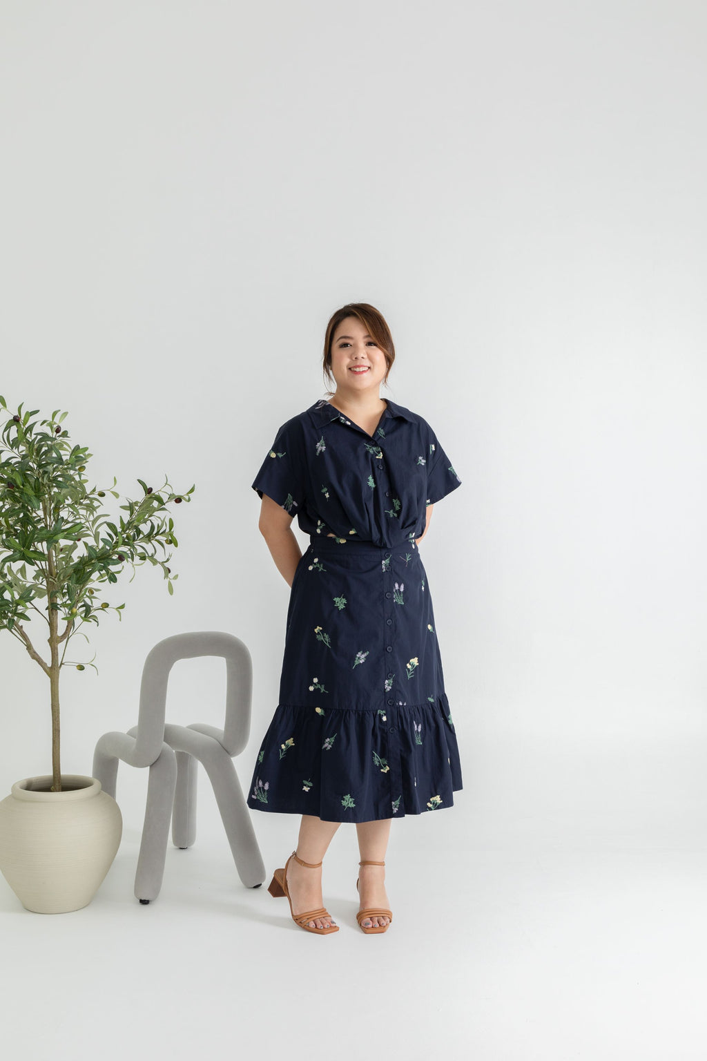 Embroidery Elastic-back Midi Skirt (Navy Wild Florals)