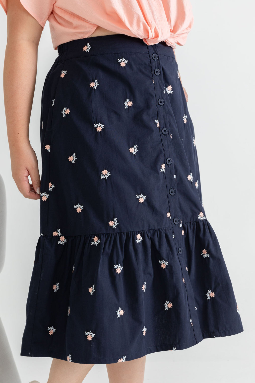 Embroidery Elastic-back Midi Skirt (Navy Pink Florals)