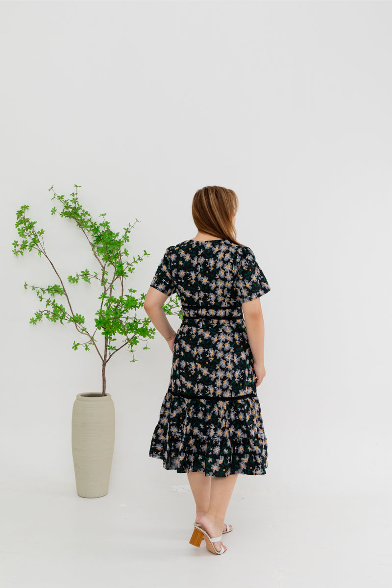 Blossom Floral Embroidery Dress (Black)