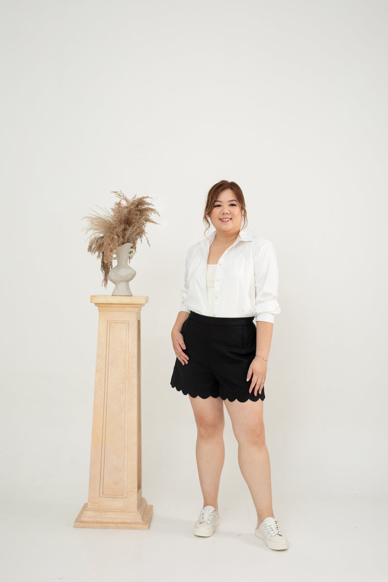 Scallop Hem Shorts (Black)