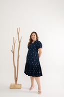 Pleats Bottom Embroidery Midi Dress (Édition limitée - Navy)