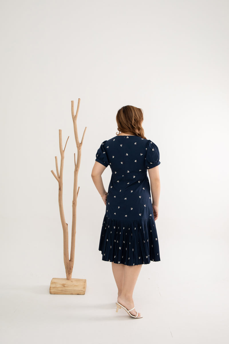 Pleats Bottom Embroidery Midi Dress (Édition limitée - Navy)