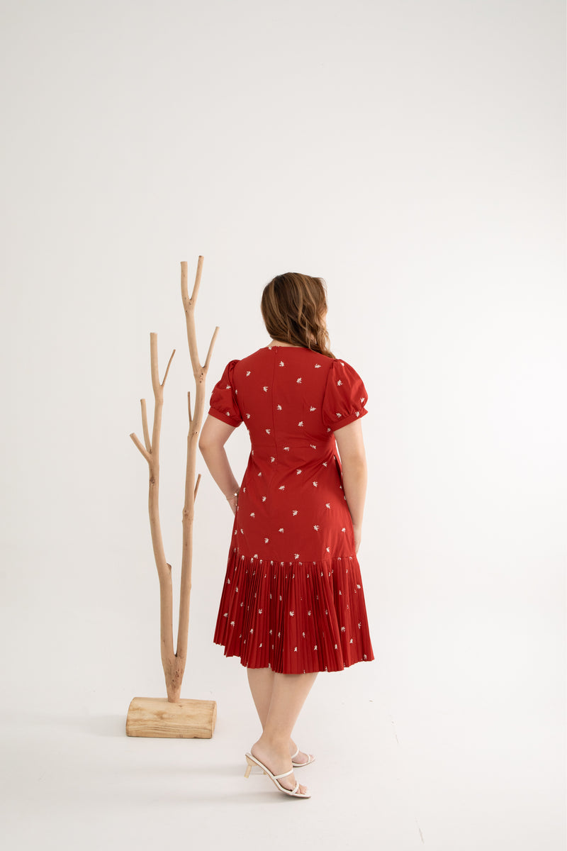 Pleats Bottom Embroidery Midi Dress (Édition limitée - Red)