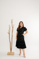 Pleats Bottom Embroidery Midi Dress (Édition limitée - Black)