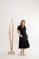 Pleats Bottom Embroidery Midi Dress (Édition limitée - Black)