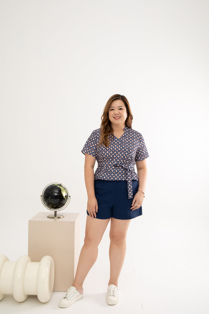 Mandarin Collar Top (Édition Limitée Navy Peranakan)