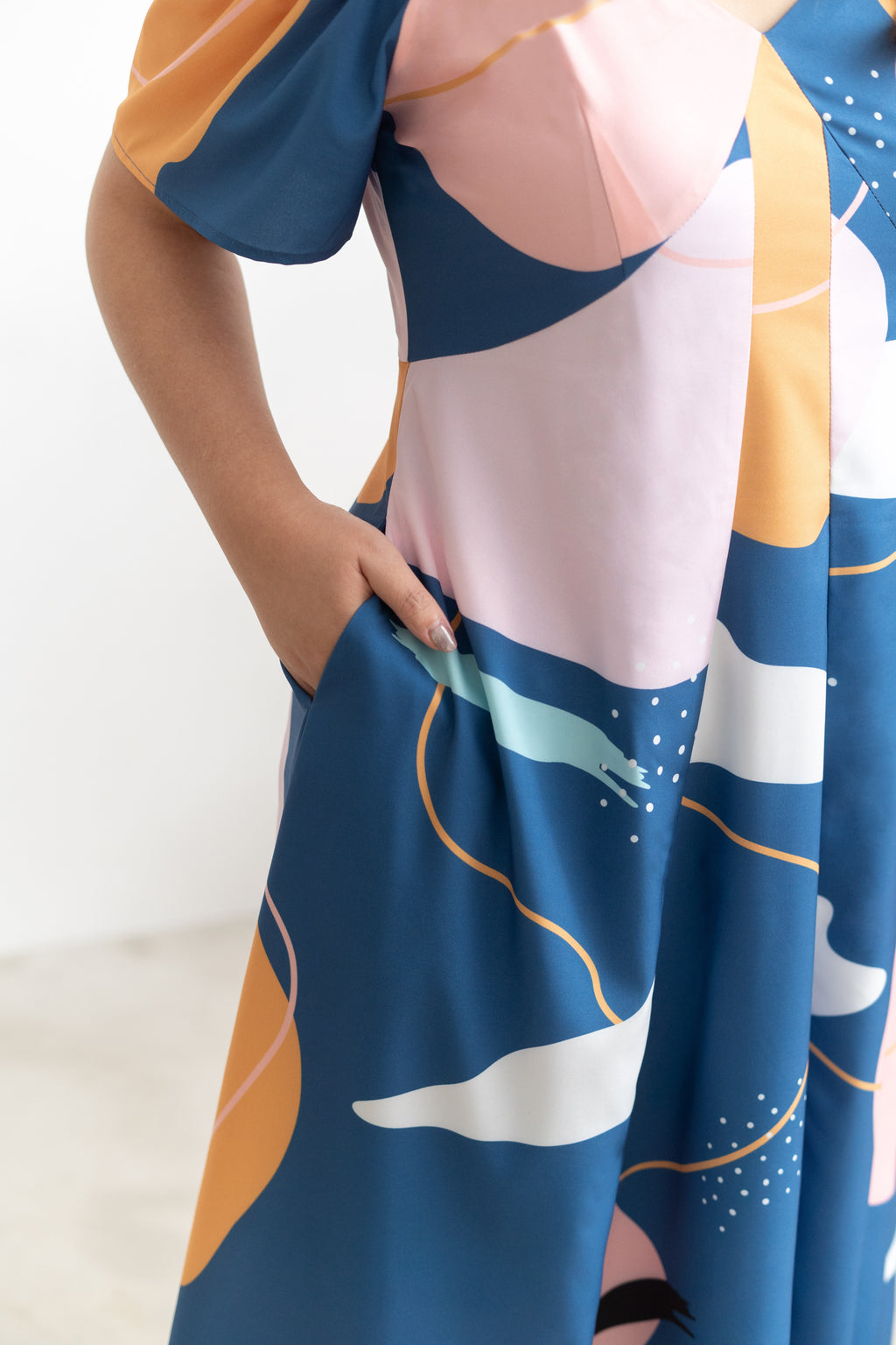 Cold-Shoulder Panel Dress (édition limitée print)