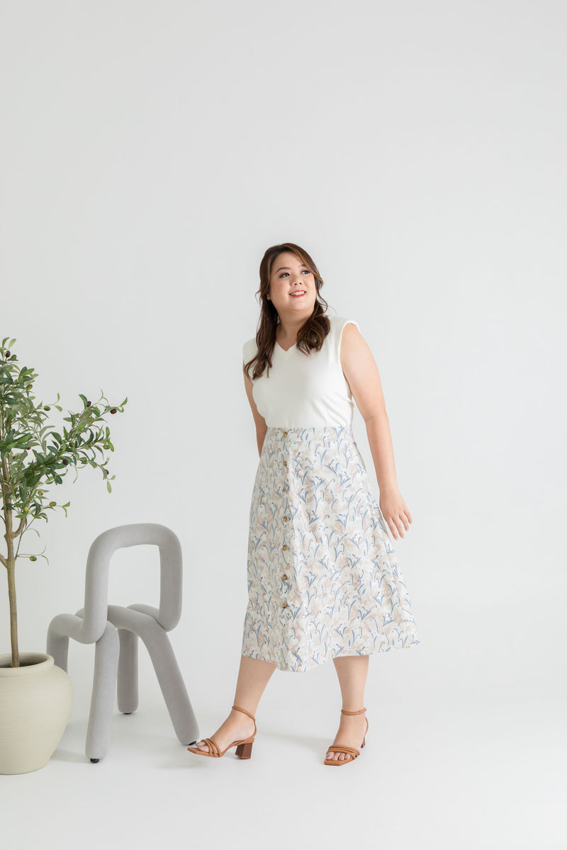 Tortoise Shell Buttons Printed Skirt (White Magnolia)