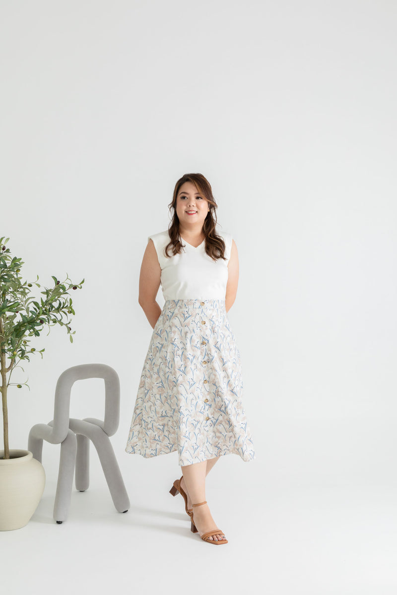 Tortoise Shell Buttons Printed Skirt (White Magnolia)