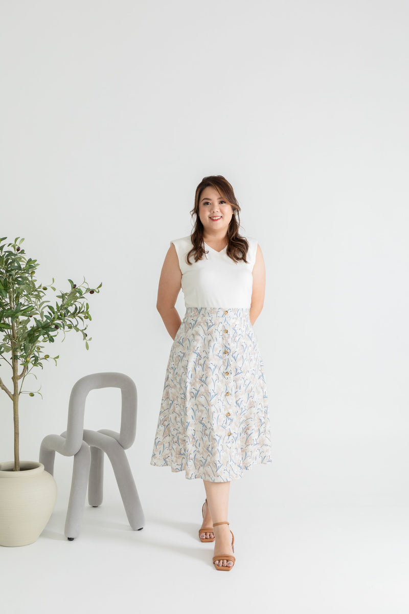 Tortoise Shell Buttons Printed Skirt (White Magnolia)