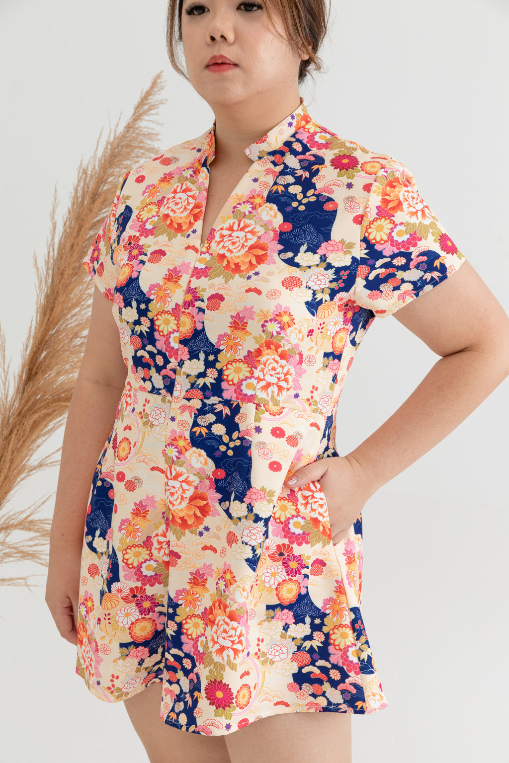 Mandarin Collar V-Neck Front Zip Romper  (édition limitée print - Orient Jap Florals)