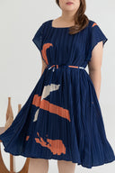 Pleated Dress (édition limitée print - Navy Abstract)