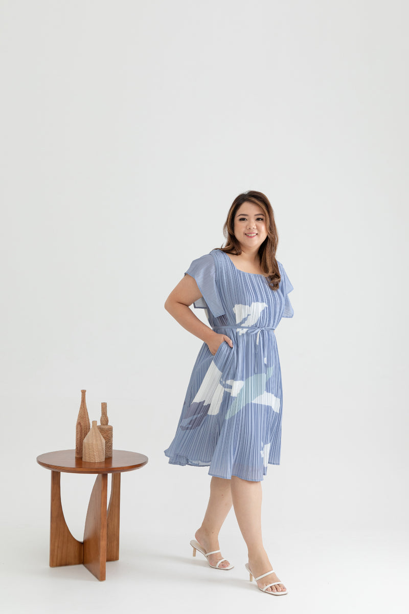 Pleated Dress (édition limitée print - Light Blue Abstract)