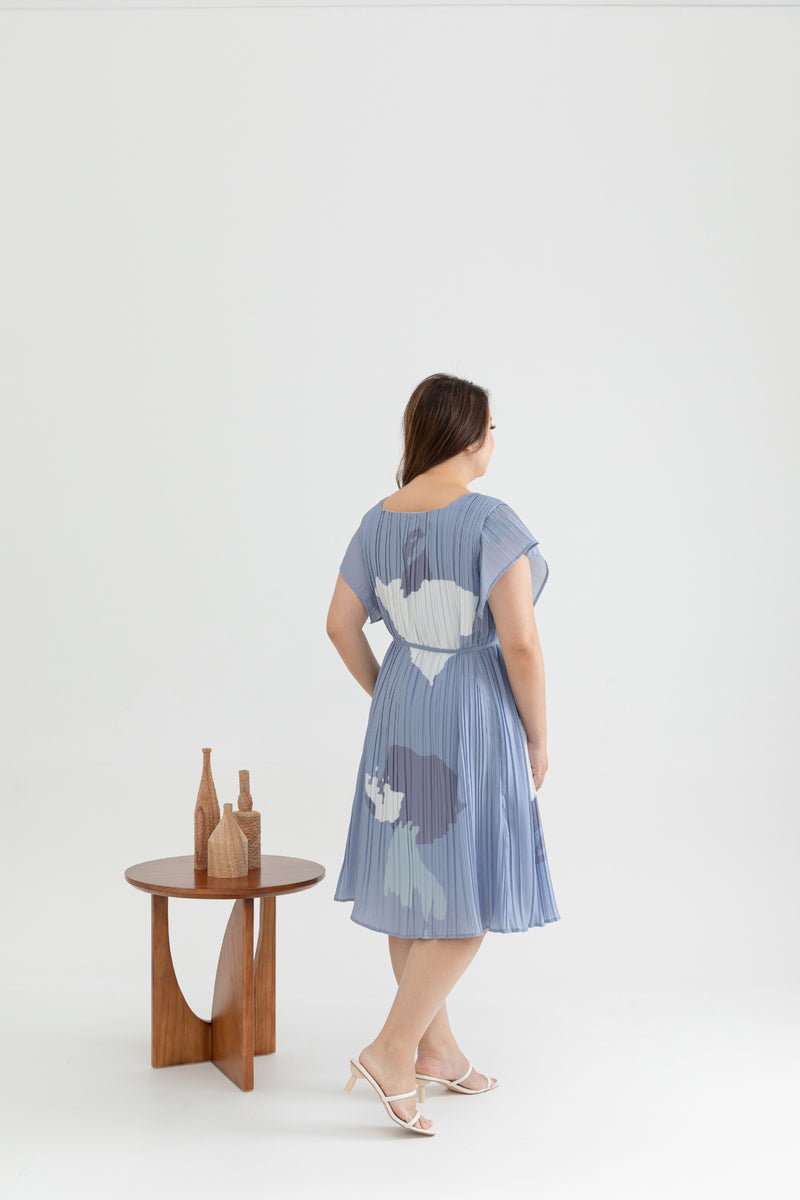 Pleated Dress (édition limitée print - Light Blue Abstract)