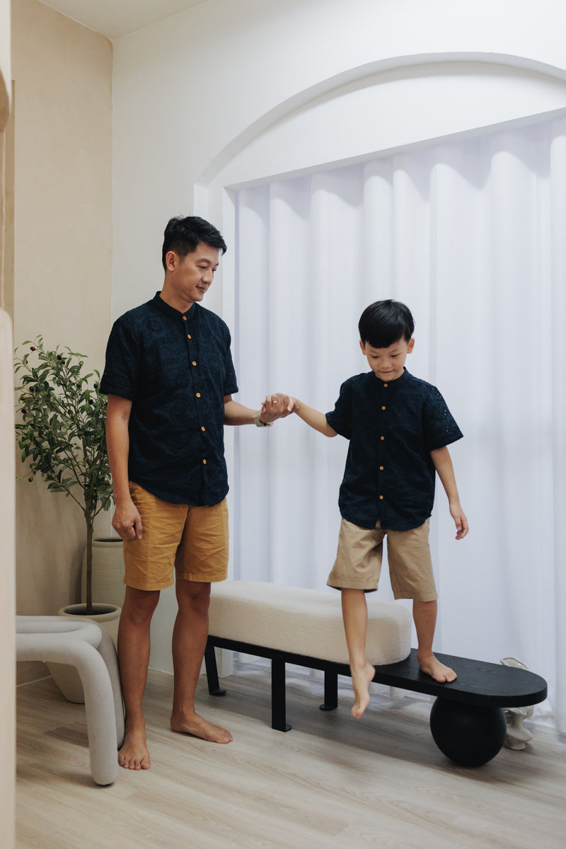 (BOY) Mandarin Collar with Wooden Button Shirt  (Navy Crochet)