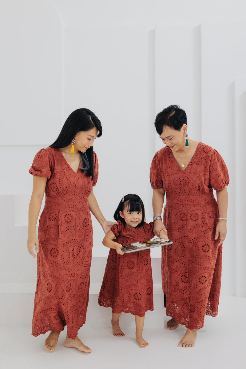 (GIRL) Crochet Scallop Hem Dress (Burnt Orange)