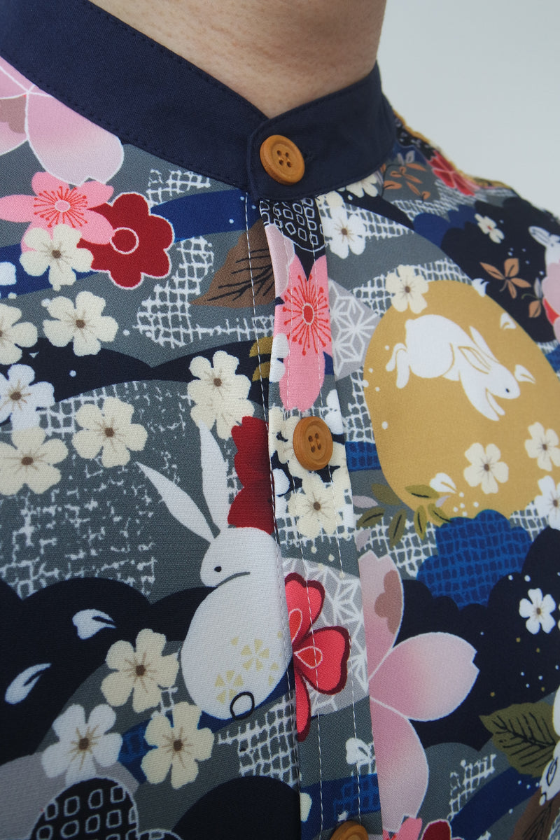 (MEN) Mandarin Collar with Wooden Button Shirt  (édition limitée print - Lunar Rabbit)