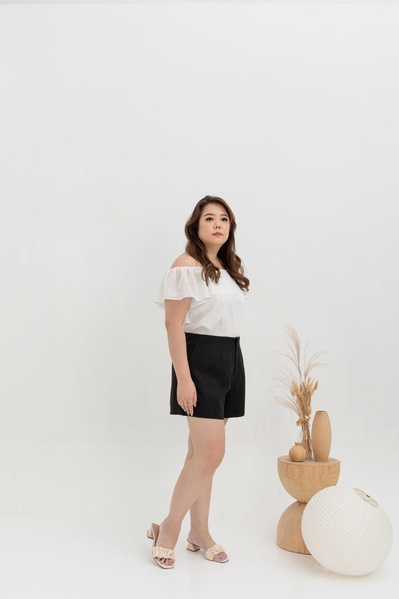 Classic Taper Mid-Waist Shorts (Black)
