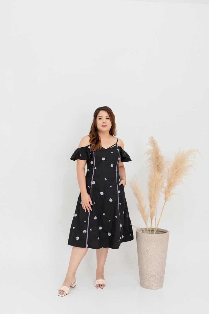 Cold Shoulder Ladder Panel Dress (Black)