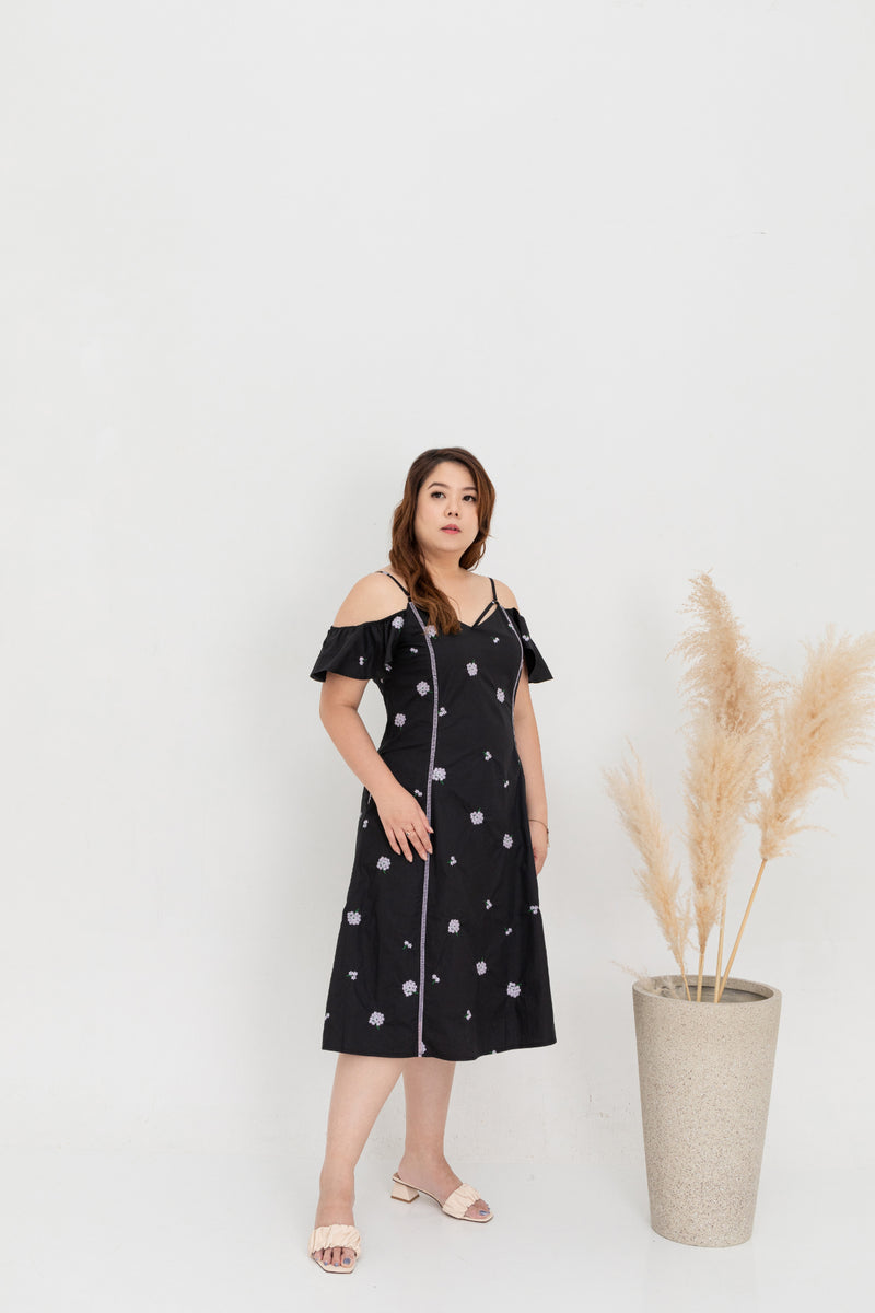 Cold Shoulder Ladder Panel Dress (Black)