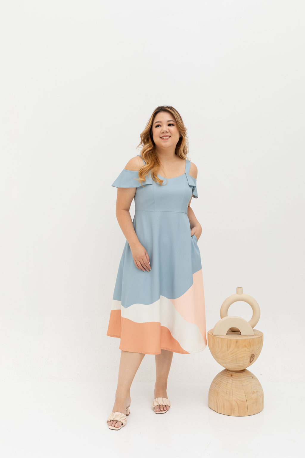 Eloise Cold Shoulder Dress (édition limitée print - Sunrise Sky)