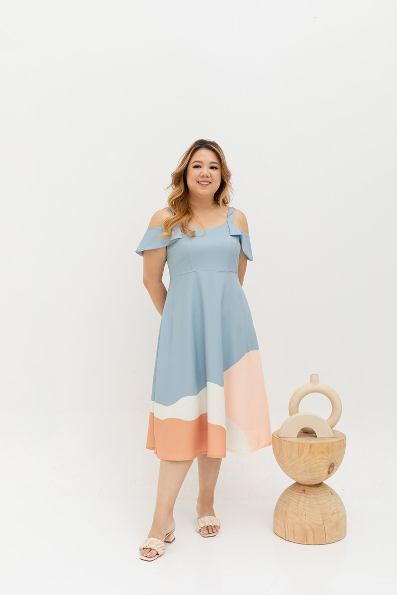 Eloise Cold Shoulder Dress (édition limitée print - Sunrise Sky)