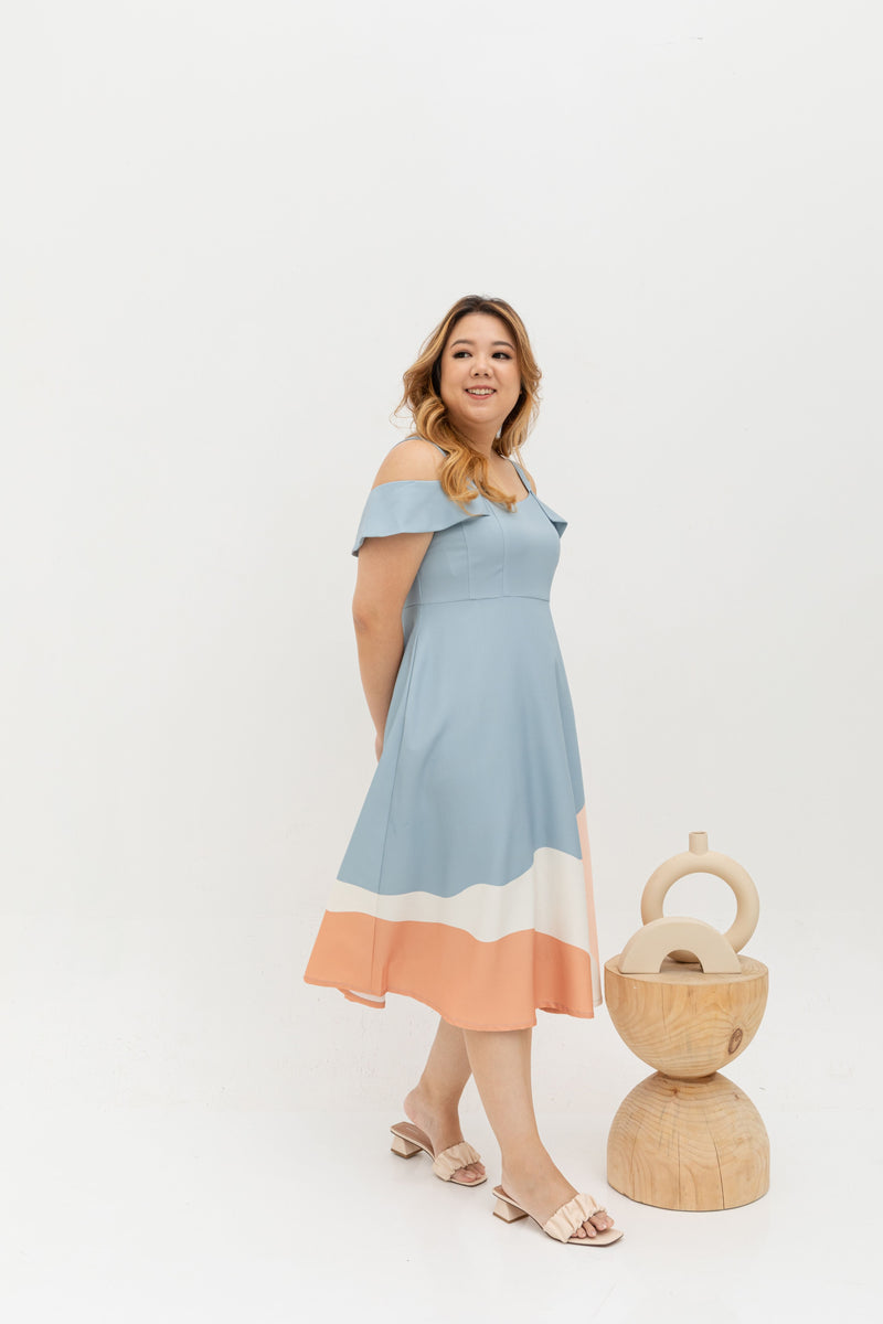 Eloise Cold Shoulder Dress (édition limitée print - Sunrise Sky)