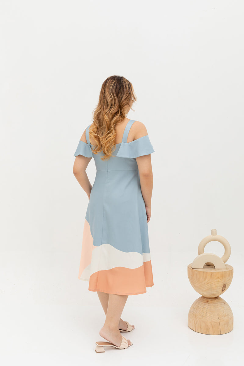 Eloise Cold Shoulder Dress (édition limitée print - Sunrise Sky)